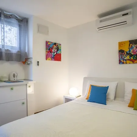 Guest house & Lili's Place 3*