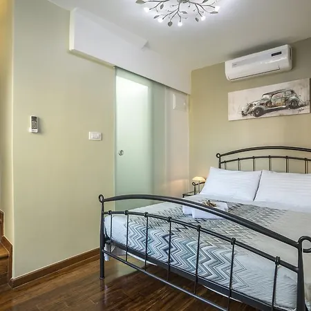 & Lili's Place 3*
